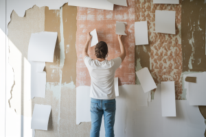 Décoller un Papier Peint : 5 Méthodes Efficaces pour Tous Types y compris Intissé