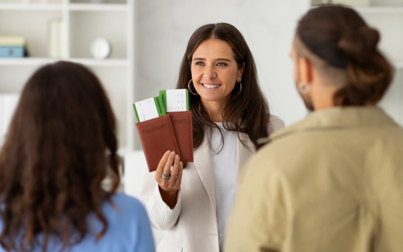 Équipe d'experts immobiliers Tika en réunion de consultation